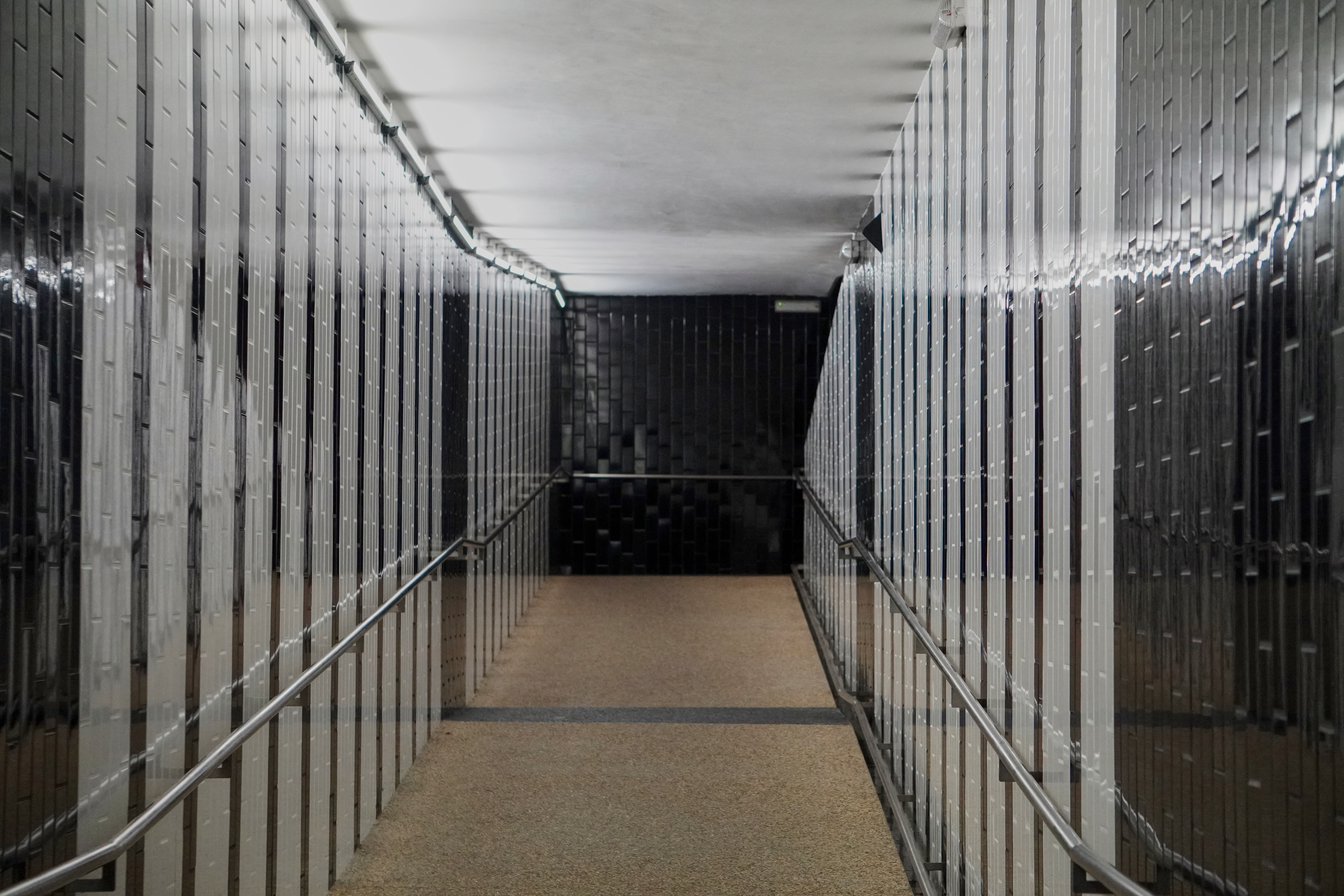 Mirror corridor
