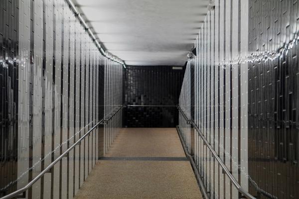Mirror corridor